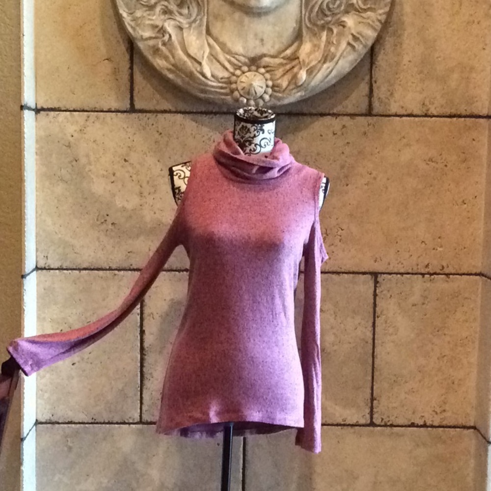Cold shoulder with cowl neck top
